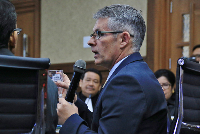 毒殺説を真っ向否定　コーヒー裁判で弁護側証人