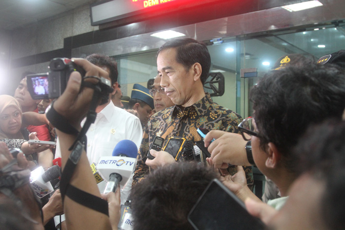 運輸省を強制捜査　大統領自ら汚職現場へ　船舶許認可で賄賂授受容疑　海運総局職員ら６人逮捕