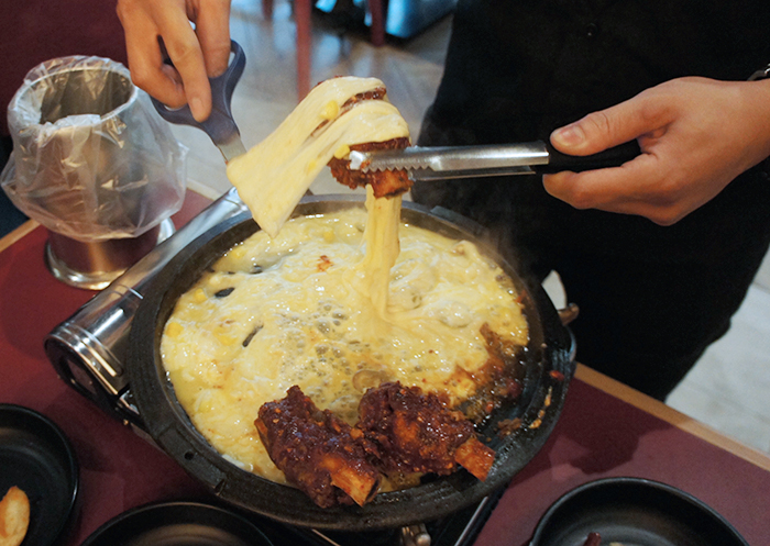 【スナンスナン】韓国の伝統食と新グルメ　オッジュ・ケイ・フードのチーズカルビ