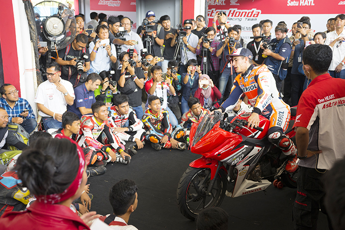マルケス選手が凱旋　ＡＨＭイベントで５０００人熱狂　モトＧＰ優勝