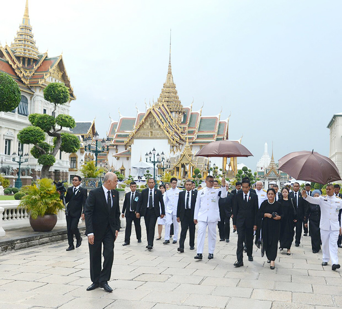 大統領がタイ国王弔問