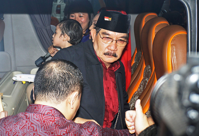 元ＫＰＫ委員長仮釈放　実業家射殺事件　「怒りは刑務所の中に」