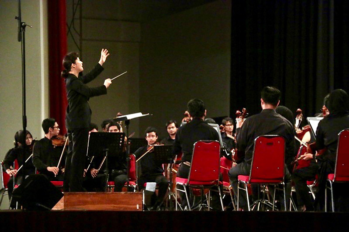来年はジャカルタ公演　ジョクジャのユース交響楽団　在パリ指揮者の阿部さん設立