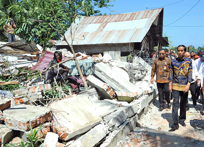モスクの再建開始　アチェ北部地震　大統領再訪、復興急ぐ
