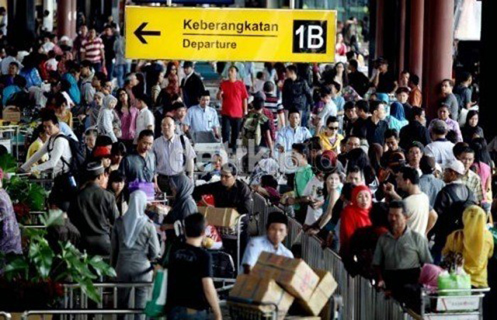 航空会社や国鉄が増便　年末年始の乗客増に対応