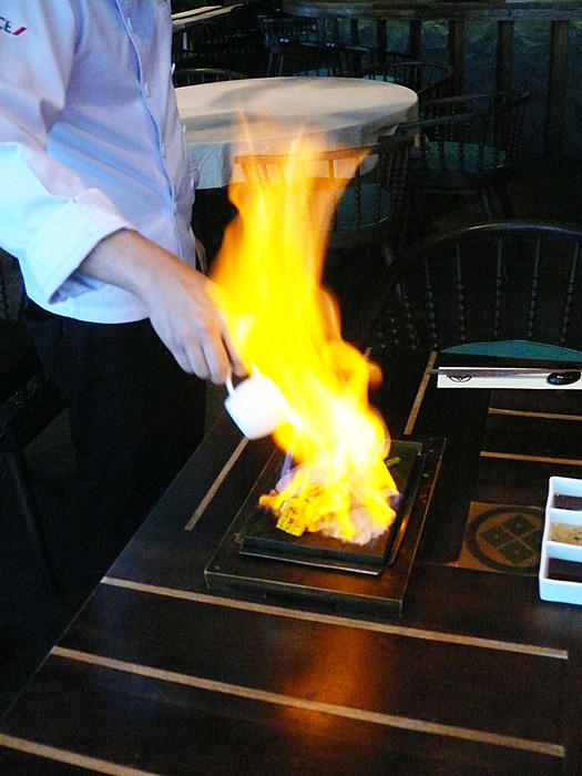 【スナンスナン】馬肉料理、ジャカルタに上陸　居酒屋　炎丸　夜景を楽しみながら