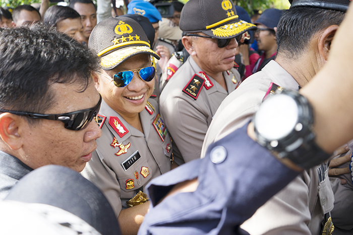 ☆警察長官のサングラス