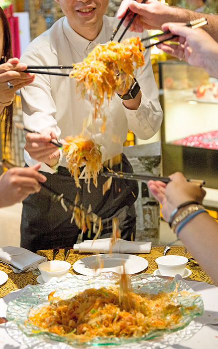 【バリ通信】高くつまみ上げて新年を祝う