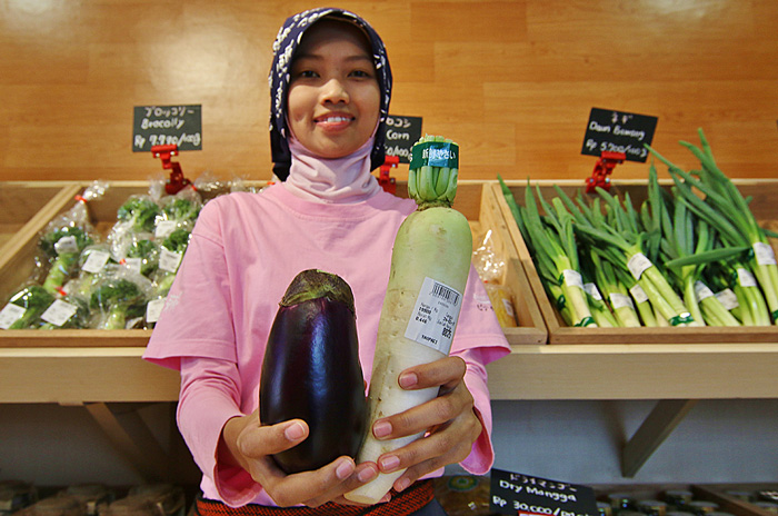 「八百萩」２号店オープン　有機日本野菜など販売　スディルマン・パークで