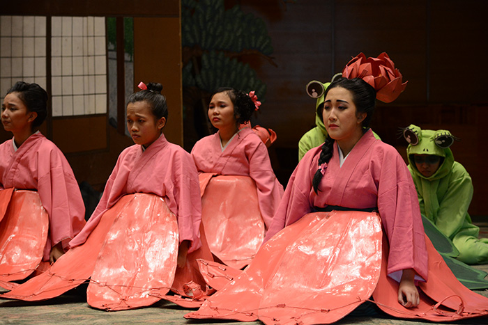 蓮姫の死を悲しむ蓮の花たち