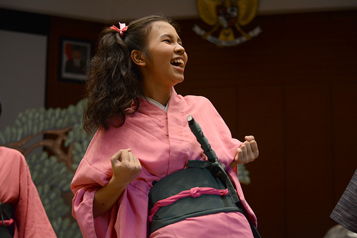 「おてんば」な蓮の花を演じる団長のヌルさん