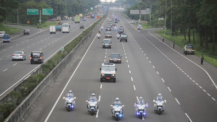 ☆一行の車列は４キロに