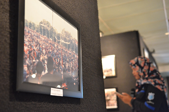 「１９９８年を思い起こせ」　ＴＩＭで写真展