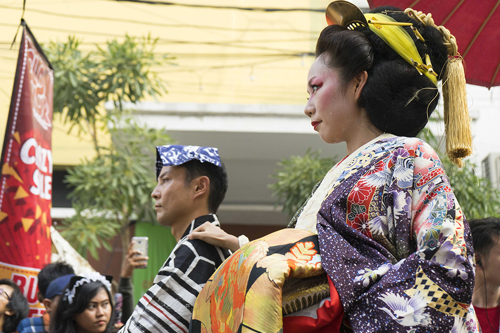 花魁道中の2代目花魁、矢嶋結美さん=中島写す