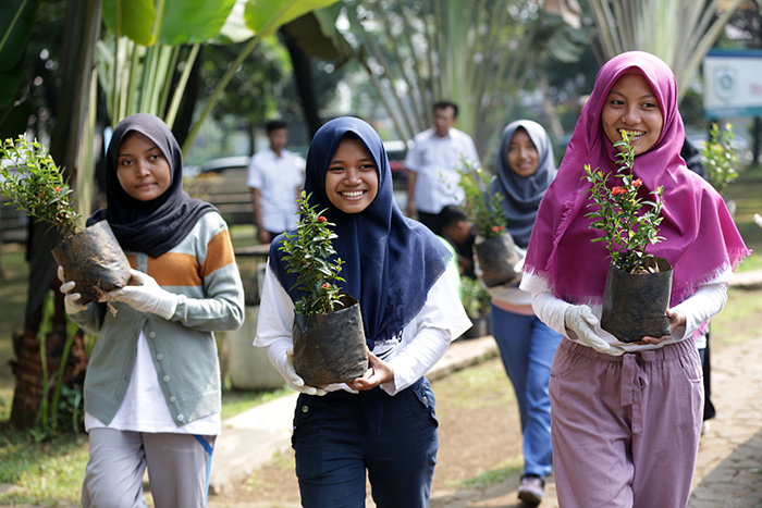 ☆ボゴールの学生が植林