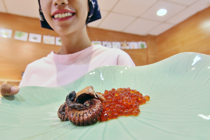 八百屋で魚介販売　しょうゆ漬けイクラ　八百萩°とさかなや