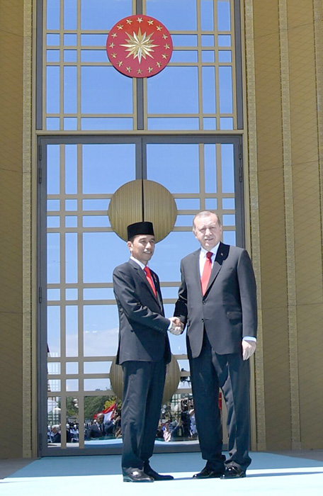テロ対策で協調　戦闘員の情報共有　イ・トルコ首脳会談　