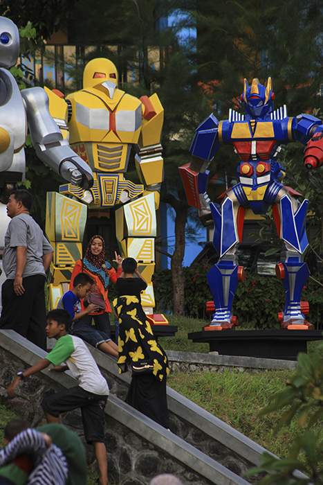 ☆公園にロボットが登場