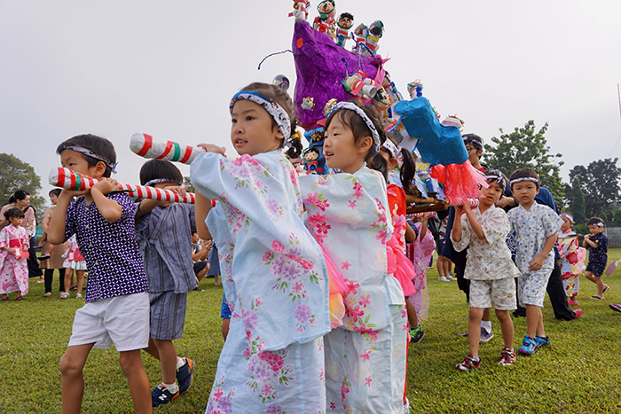 「日本の夏祭り」楽しむ　ＪＪＳ幼稚部　みこし、盆踊りに和太鼓