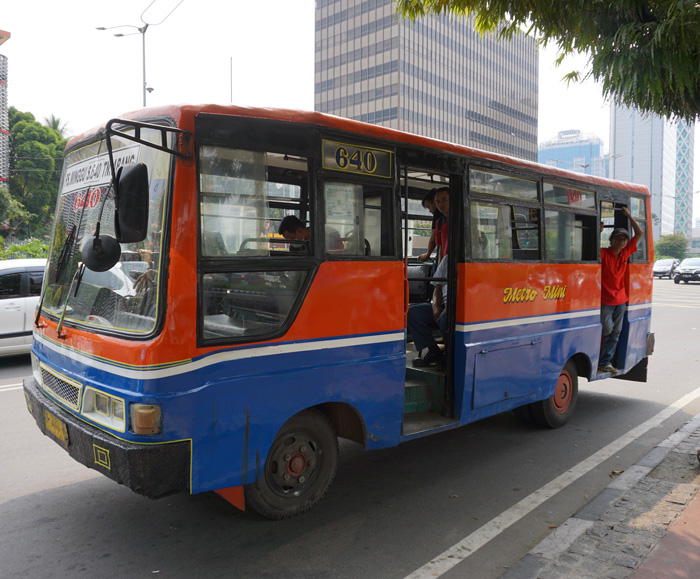 新型バス導入本格化へ　老朽車体の許可取り消し　融資制度で買い換え促す　ジャカルタ特別州政府