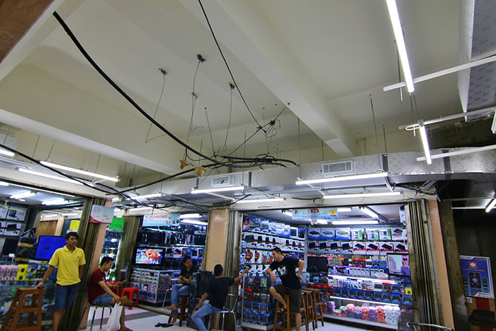 【電気街グロドック　再生への道】（下）新旧の顔を生かす　モールと歴史遺産　老舗店の新商法
