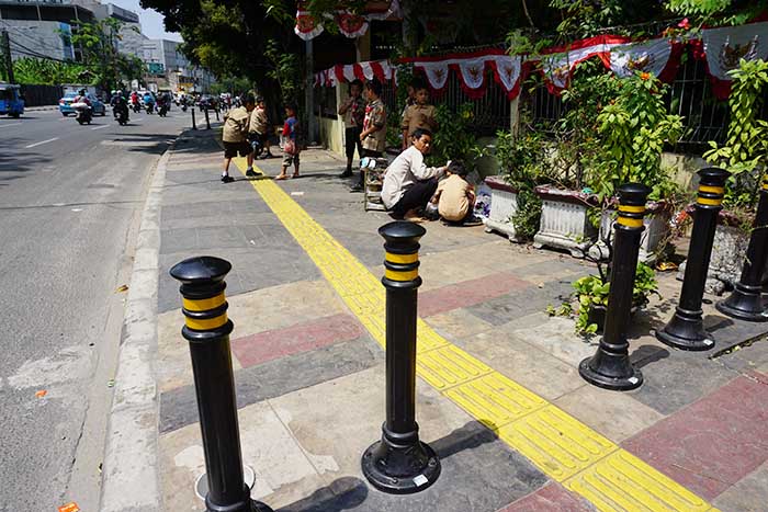 歩きやすい環境作りを　ジャカルタで歩道整備進む