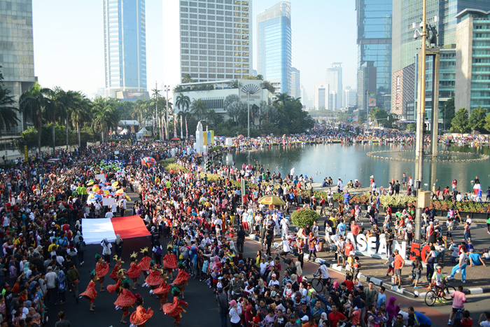 ３０００人パレード　ＡＳＥＡＮ５０周年祝う
