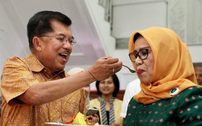 副大統領夫妻が金婚式　詩で愛妻への謝意表現