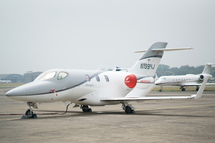 ホンダジェット飛来　世界旅行途中、ジャカルタへ