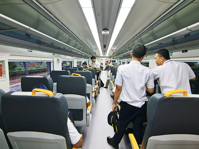 試験運行を開始　空港鉄道　１１月末開通目指す