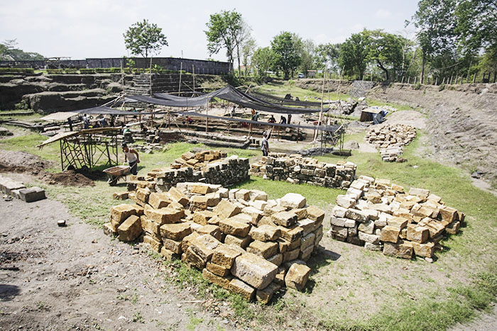 ☆発見された寺院の修復