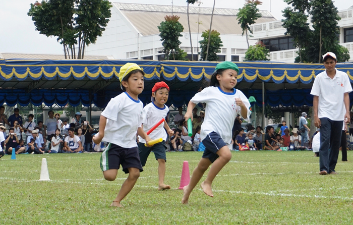 日差しに負けず全力　ＪＪＳ幼稚部運動会　１９４人が最後まで