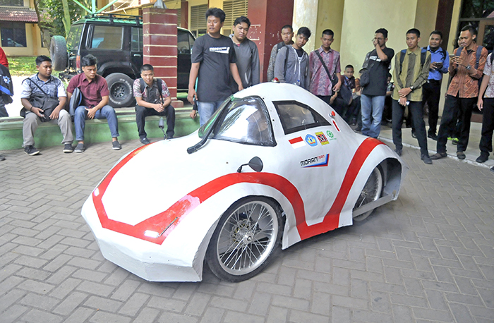 ☆学生が電気自動車開発