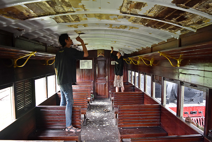 １１０年前の客車　観光用に改修　アンバラワ鉄道博物館