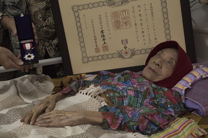 受章は「神様のおかげ」　伝達式でウィディアンティさん　秋の叙勲　