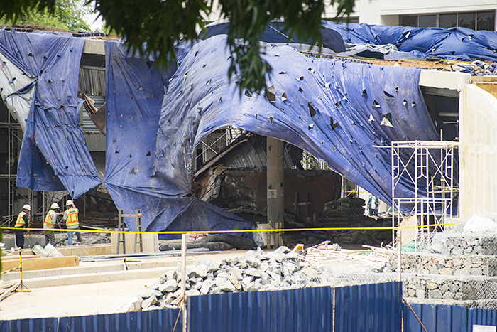 天井崩落で３人死亡　建設中のアパート　南ジャカルタ区クバヨランラマ