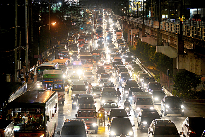 【近くの国から】車の運転環境調査で　比が世界最悪の３９位