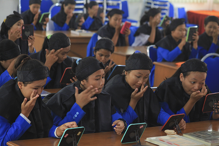 ☆お化粧の練習をしよう