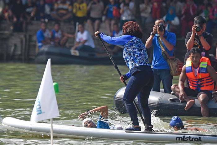 大臣と副知事が水上対決　スンタル貯水池でフェス　北ジャカルタ　ウオータースポーツ振興