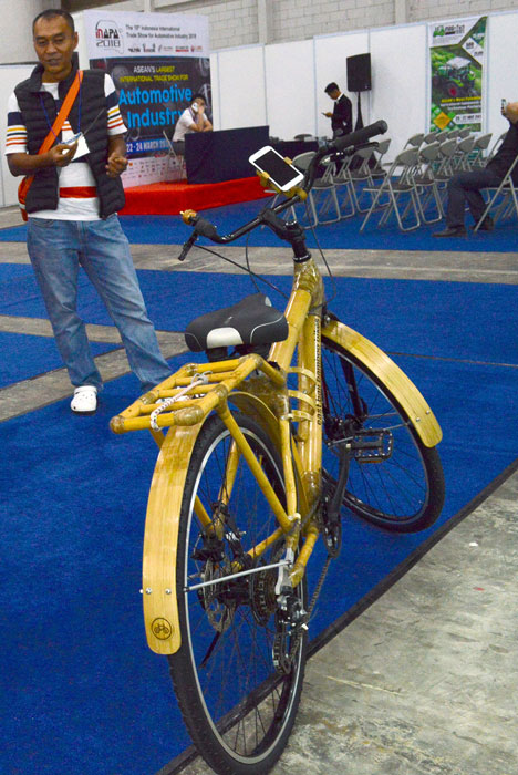 竹製自転車の販売で　東バリ貧困撲滅　プロジェクト　雇用を創出