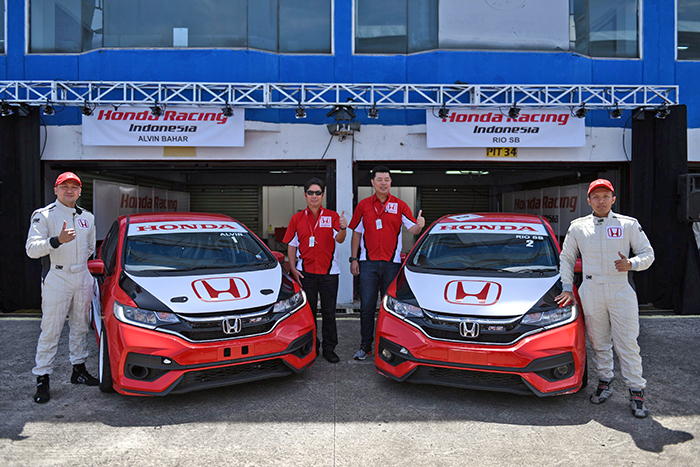 新型ジャズ、レースに　ホンダ