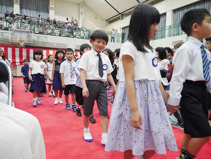 期待を胸にスタート　ＪＪＳ入学・入園式　３０２人が仲間入り