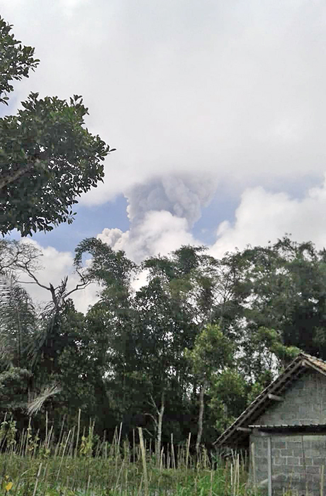 爆発計９回に　マグマが上昇　ムラピ山