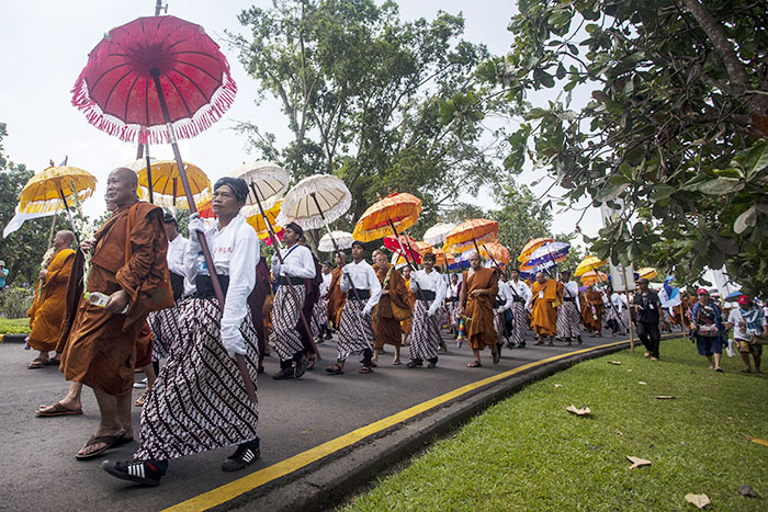 ワイサック各地で典礼　宗教相「テロと宗教は別物」