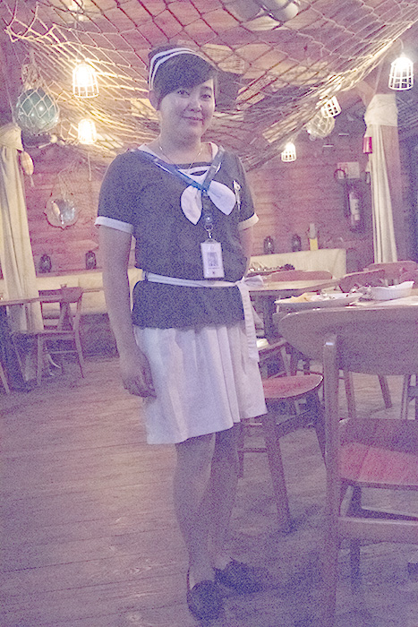 セーラー服の店員。店の内装は船内を模している