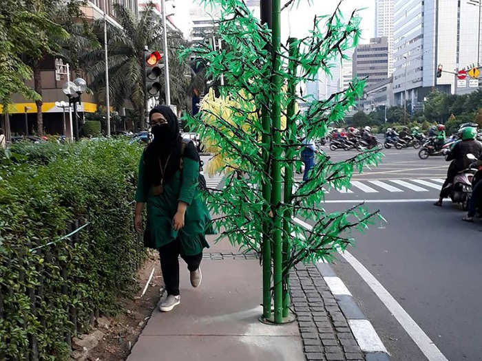 ☆光る人工ツリー撤去へ