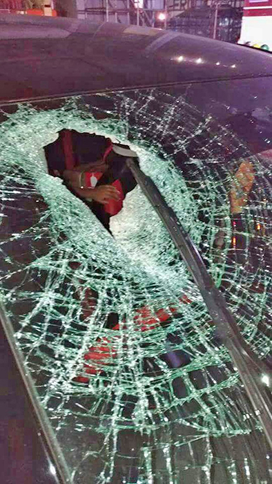 高速道に投石　チカンペック　車直撃、１人死亡