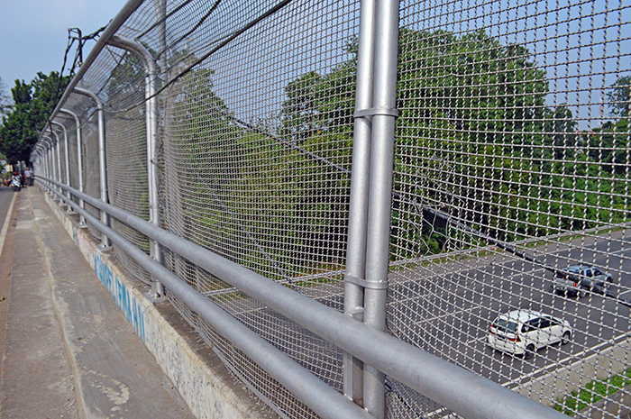 相次ぐ高速道路の投石　跨道橋での警戒態勢続く