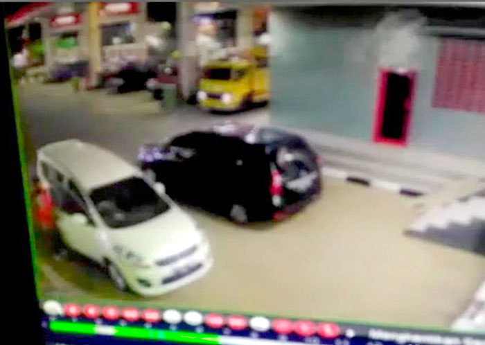 ☆８歳児ごと車を盗難！