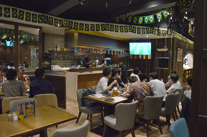頼むぜニッポン　ジャカルタから選手にエール　Ｗ杯ポーランド戦